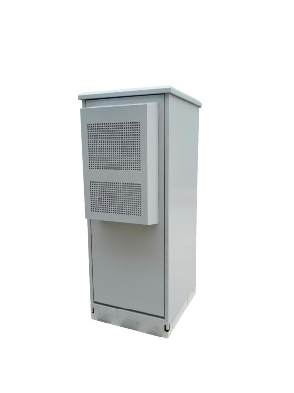 LDR 34U data communication cabinet of 615mm in width and 800mm in dimensional depth. Featuring front single solid metal door with handle lock